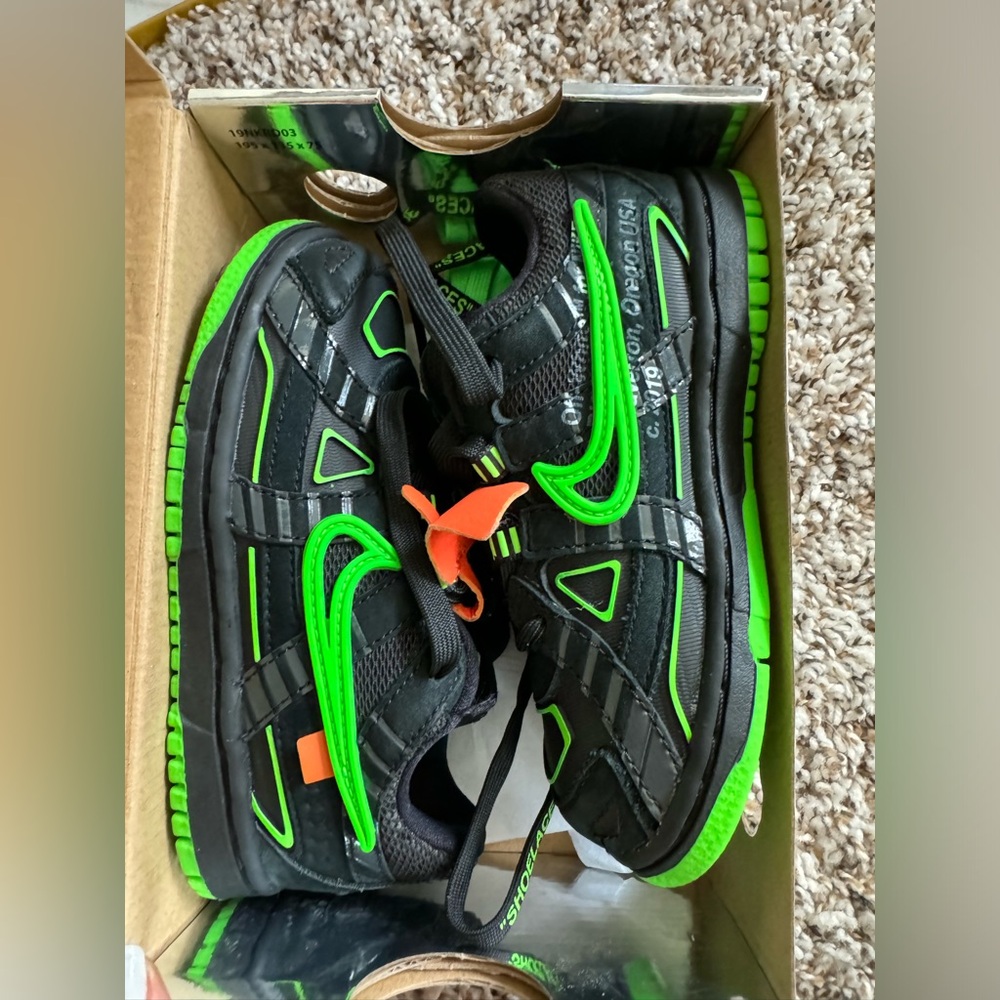 Toddler Offwhite/Nike Green RubberDuck strike sneaker size 9